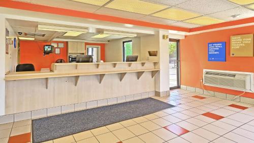Maple Shade Hotel | Motel 6-Maple Shade Township, NJ - Philadelphia - Mt Laurel