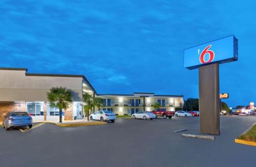 McDonough Hotel | Motel 6 McDonough, GA