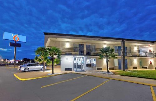 McDonough Hotel | Motel 6 McDonough, GA