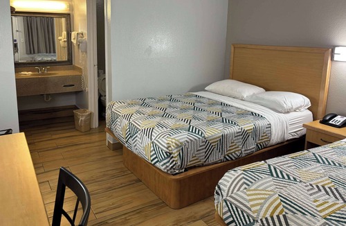 Riviera Beach Hotel | Motel 6 Riviera Beach, FL