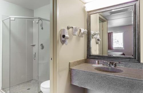 Riviera Beach Hotel | Motel 6 Riviera Beach FL