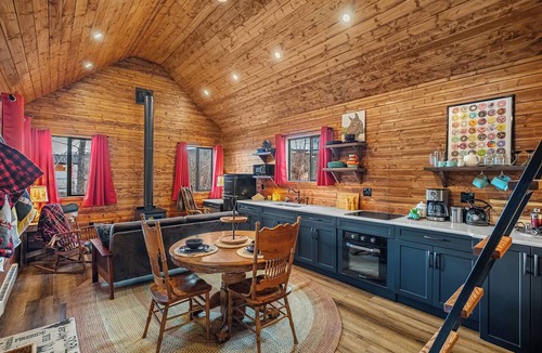Foothills County Cabin | Mount Evan Luxury Riverside Cabin