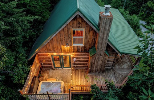 Sevierville Cabin | Mount LeConte Views: Hot Tub & Arcade Games