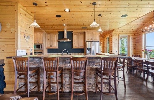 Todd Cabin | Mountain Air, Endless Relaxation -3BR/2.5BALong Range Views, Hot Tub, WiFi