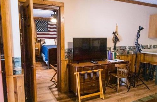 Clayton Hotel | Mountain Aire Cottages, Inn & Glamping