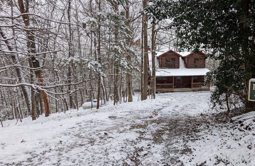 My Mountain Cabin | MOUNTAIN CABIN PRIVATE ENTRY SUITE + FIRE PIT+KITCHENETTE+WD+BLUE RIDGE 10min