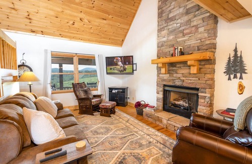 Fleetwood Cottage | Mountain Cottage with Long-Range Views