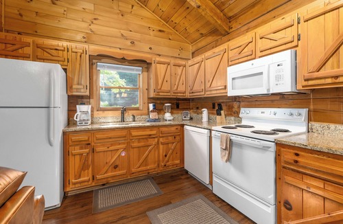 Sevierville Cabin | Mountain Falls 2 | Creekside + Near Pigeon Forge