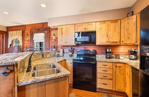 Maggie Valley Cabin | Mountain Laurel-Secluded Beauty + Majestic Views!