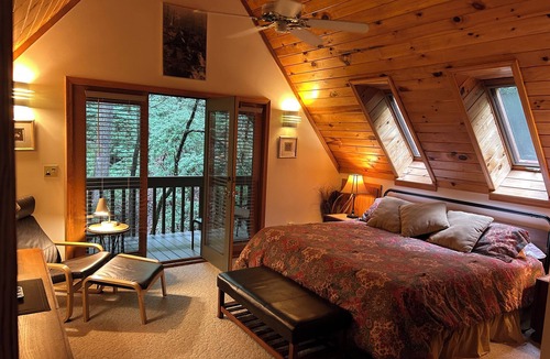 Sautee Nacoochee Ski Chalet | MOUNTAIN LAUREL CHALET: Private 10 Acre Retreat in Helen - GEORGIA WINE COUNTRY!
