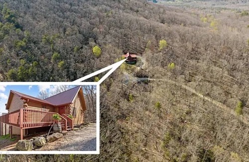 Cleveland Cabin | Mountain Log Cabin W/hot tub - 10 min From Helen, GA - Pet Friendly