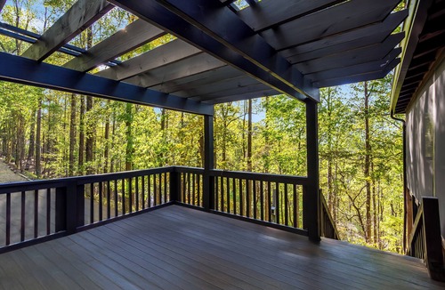 Walnut Mountain Cabin | Mountain Oasis Hot tub, Fireplace, Dog Friendly, Fireplace, Close to town!