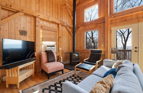 Swannanoa House | Mountain Retreat, Sunset Views, and 20 Minutes to Asheville!