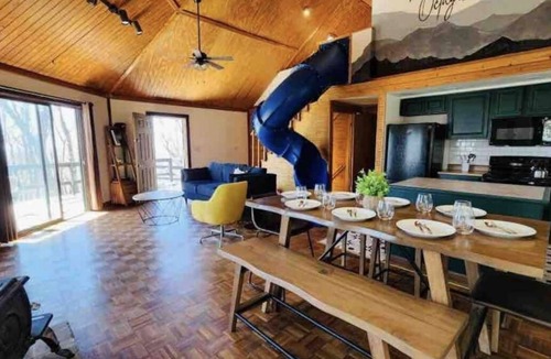 Tate Cabin | Mountain top cabin! Slide, Hot Tub, Arcade Wi-Fi hiking