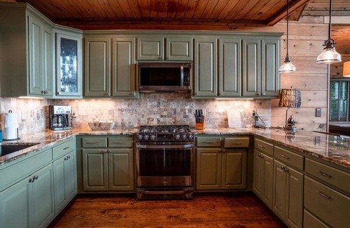Topton Cabin | Mountain Top Lodge-Luxury Log Cabin Rental-Panoramic Mountain Views, High Speed Internet, Large Deck, Hot Tub, Fireplace in Nantahala NC!
