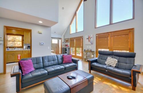 Callaway House | Mountain-View Blue Ridge Cabin Getaway w/Fire Pit