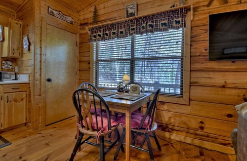 Cherry Log Cabin | Mountain View Retreat | Fire Pit | Mtn Views