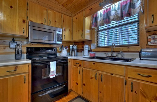 Cherry Log Cabin | Mountain View Retreat | Fire Pit | Mtn Views