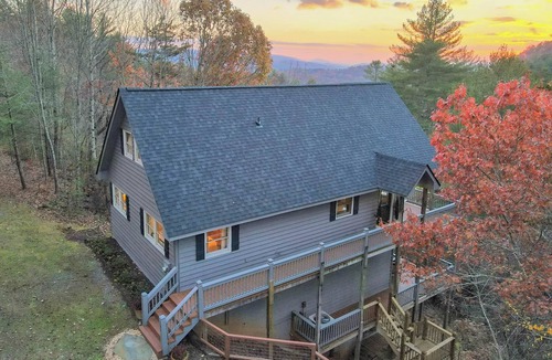 Tiger Cabin | Mountain View ~ Sunsets on the Porch ~ Near Lake Burton!
