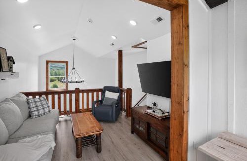 West Jefferson House | Mountain Views Basecamp West Jefferson home
