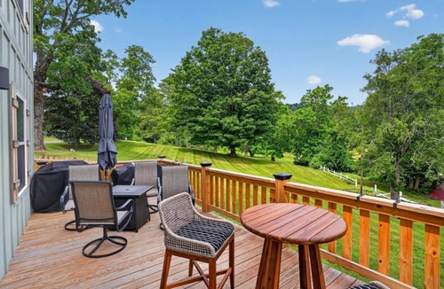 West Jefferson House | Mountain Views Basecamp West Jefferson home