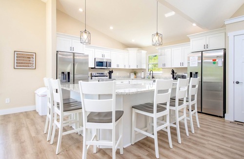 La Follette House | Mountain Views, Lake access, Brand new 6 BR 5Bath, Sleeps 18Pet Friendly