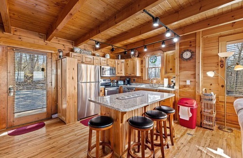 Sevierville Cabin | Mountain Views/ Secluded 3 King Bed Master Suites/Pet friendly w/fee