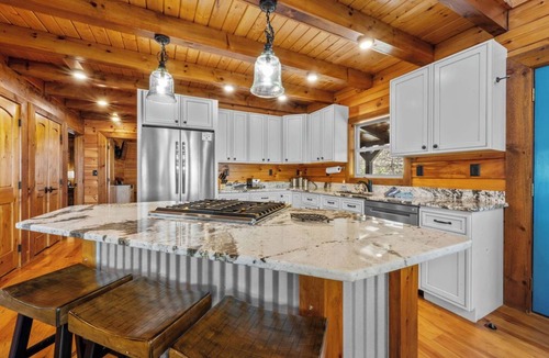 Bryson City Cabin | Mountaintop 4-bed Luxury Getaway w Sunset View, Game room, Hot Tub & Fire Pit