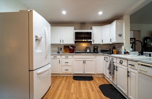 Waynesville Cabin | Mountaintop cabin with stunning views and private hiking trails.