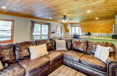Ellijay Cabin | Mountaintown Creek Retreat: Waterfall & Trails