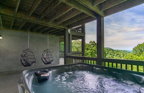 Wolf Laurel House | Movie Theater ~ Golf ~ Game Room ~ Hot Tub ~ Views