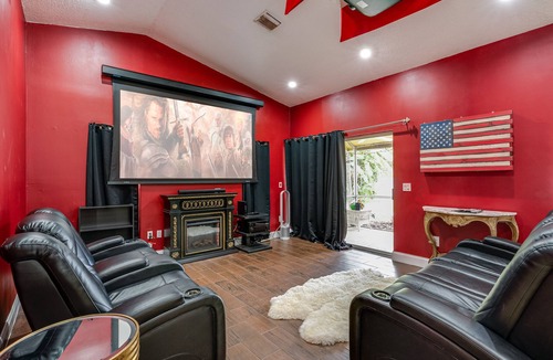 Greenview Shores House | Movie theater home 5 minutes from the horse capital of the world.