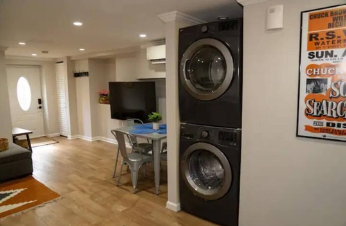 Bloomingdale Apartment | Mr. Flash's Flat - Walk to Metro - Heart of DC