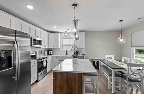 Mount Holly House | Mt. Holly Hidden gem, Fireside Lounge,WWC,Airport