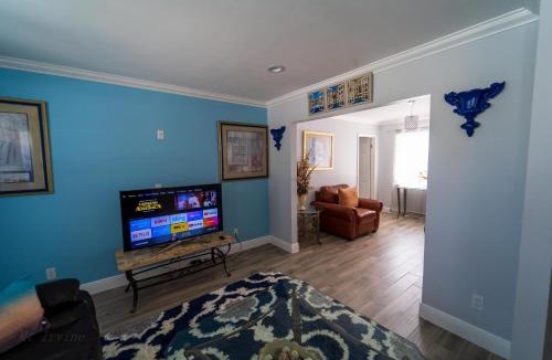 Florida Gardens House | Mt Irvine Luxe Pool Cottage/Close to Beach and Equestrian