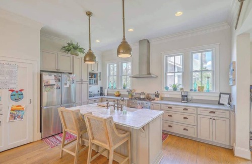 Mount Pleasant House | Mt Pleasant Treasure-Mins to the Beach
