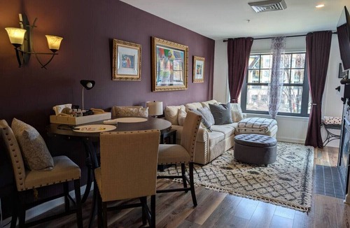 Vernon Apartment | Mt. Slope Great View 1 Bed Condo