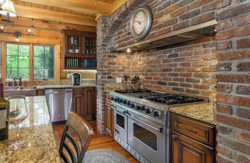 Burnsville Cabin | Mtn Sunsets Lodge, Mtn Views+Sunsets, Fireplaces, River Access, WiFi, Private!