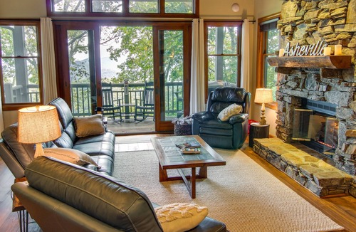 Mountain Air Condo | Mtn-View Condo w/Screened Porch in Burnsville!