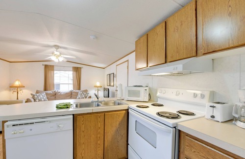 Waynesville Cabin | Mtn-View Deck! Resort Cabin 12 Mi to Waynesville