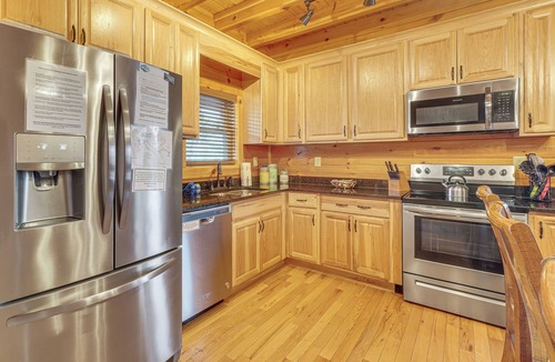 Sevierville Cabin | Mtn-View Gem w/Hot Tub + Game Room in Sevierville