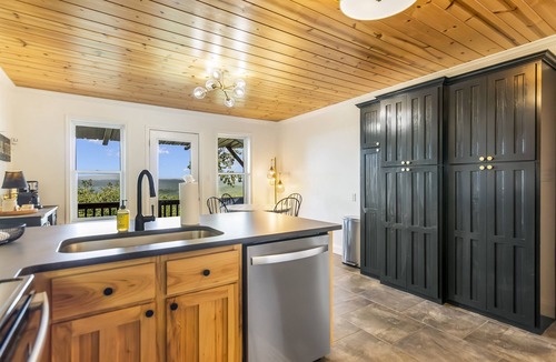 Ranger Cabin | Mtn View + Pond w/fishing + Hot Tub + Firepit + EV charger