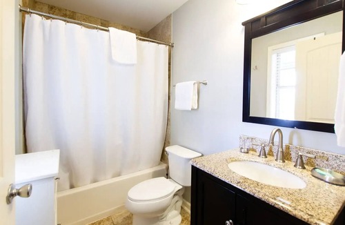 Dahlonega Villa | Mtn View Villa on Choice Avenue - Steps to Downtown