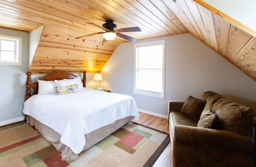 Dahlonega Villa | Mtn View Villa on Choice Avenue - Steps to Downtown