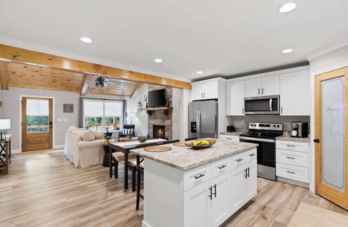 Ellijay House | MTN Views | Hot Tub | Games | Dog Friendly