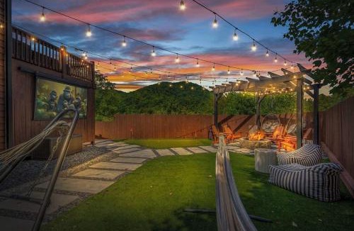 Waynesville House | Mtn Views HotTub Sauna Outdoor Theater FirePit