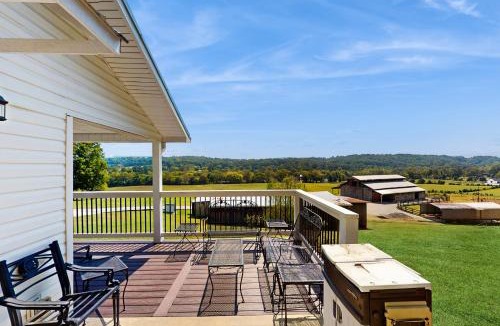 Seymour House | Mtn Views! Romantic Rural Retreat in Seymour