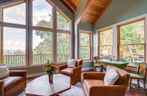 Caldwell House | Mtn Views & Spacious Deck! Modern Caldwell Getaway