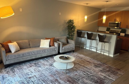 Castleberry Hill House | Multi Level Roof Top Loft - Mercedes Benz Stadium Views! Walk to FIFA + Parking