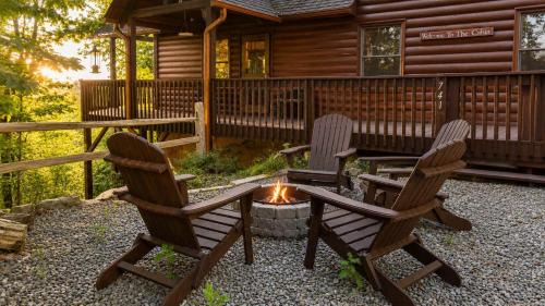 Murphy House | Murphy Cabin - Hot Tub Fire Pit & Views